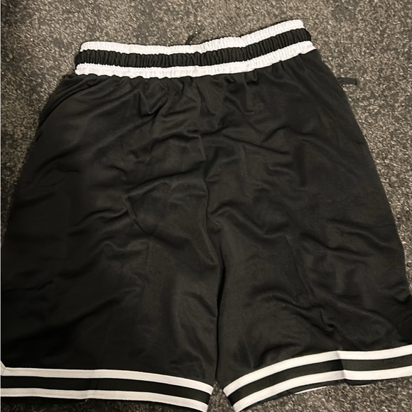 Nike Basketball Shorts: Black | Mens Size Large - Picture 3 of 3